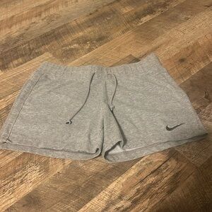 Women’s Nike Shorts - M